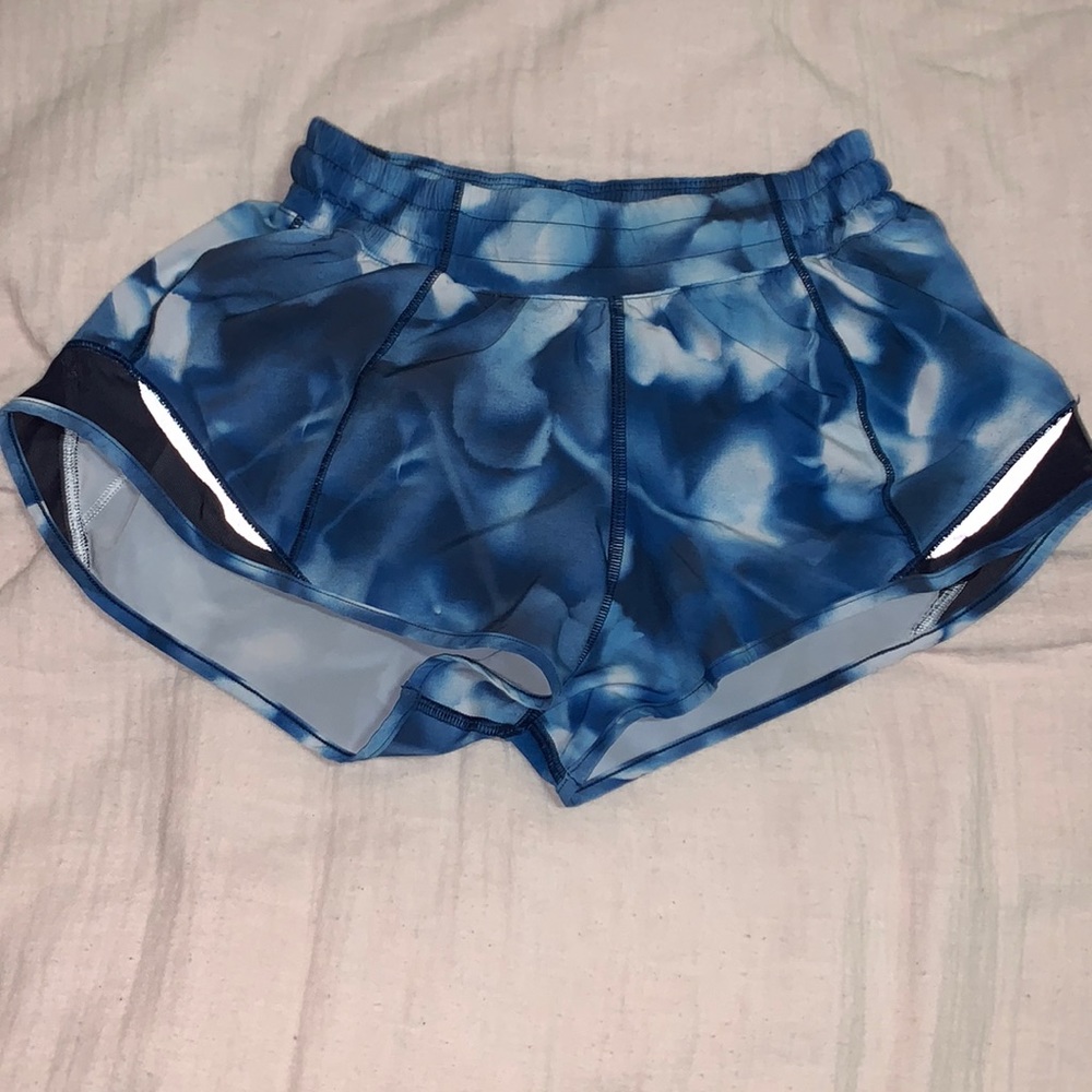 Lululemon Hotty Hot Low Rise Short 4"